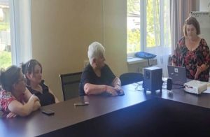 Meeting with members of the mutual assistance group