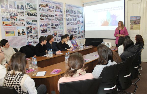Training for young people on the issues of misinformation