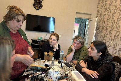 В Сенаки начался базовый курс маникюра для женщин